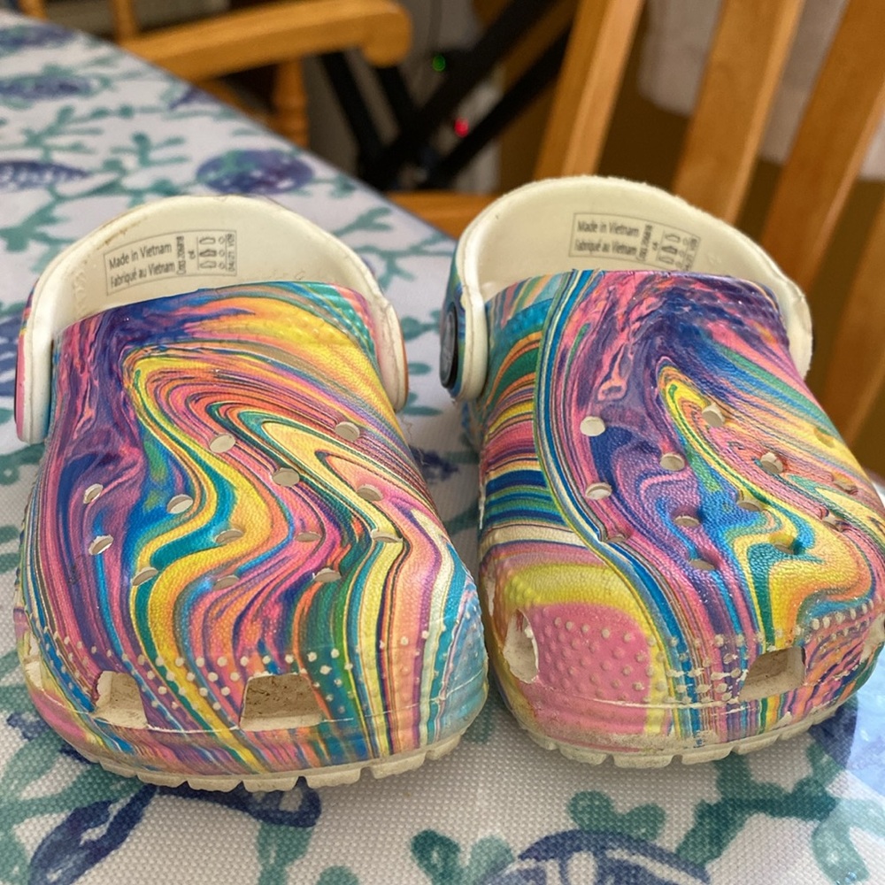 Tie dye crocs toddler 4 C